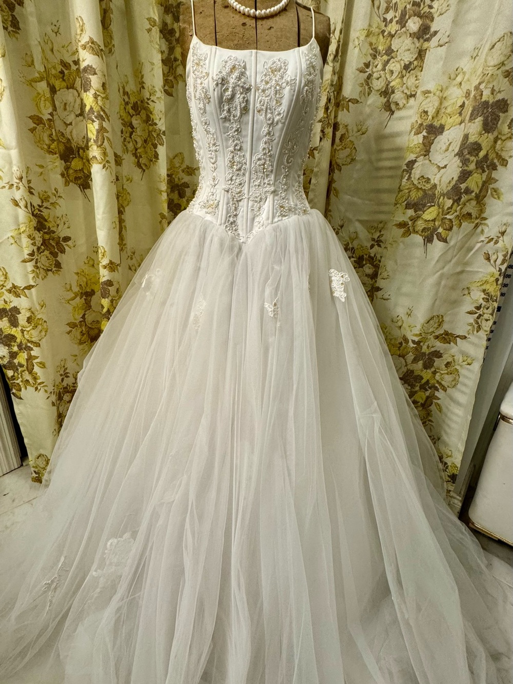 Oleg Cassini Elegant Ivory Lace Corset Ball Gown Wedding Dress with Tulle Skirt